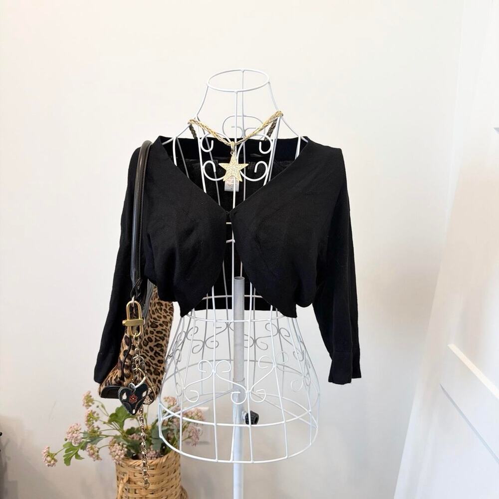 The cutest vintage y2k black cropped bolero sweater / cardigan top